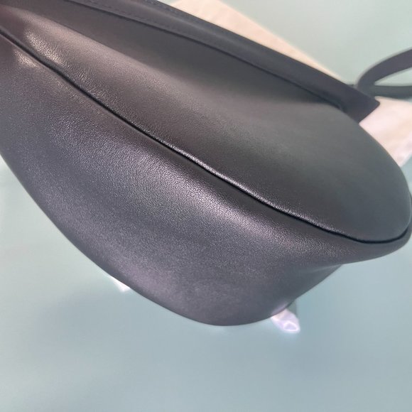 ROW Luxurious Grain Leather Casual Banana Bag - New - Picture 6 of 6